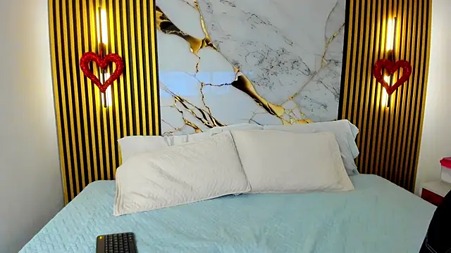 Snapshot of noha_ns chatting on 02/20/26, 10:10 noha ns online show from 02/20/26, 10:10