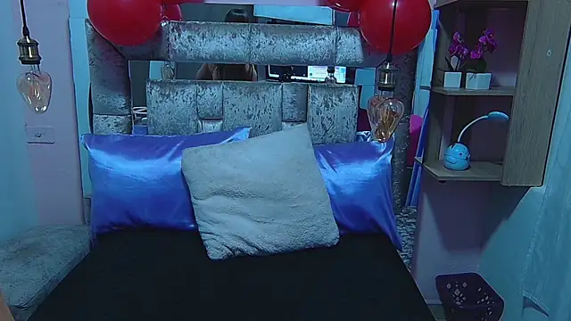 Snapshot of thyara_noa chatting on 02/14/26, 08:05 thyara noa online show from 02/14/26, 08:05