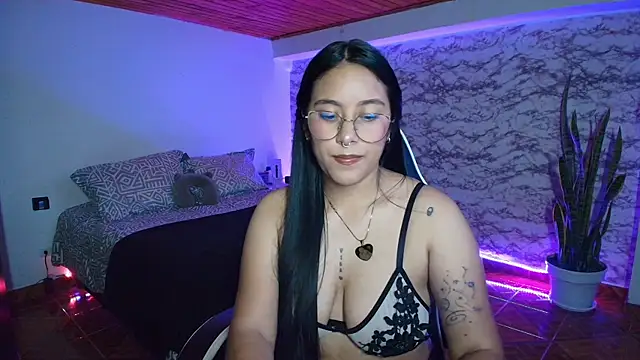 Snapshot of Camila_IRoose chatting on 06/19/26, 11:30 Camila IRoose online show from 06/19/26, 11:30