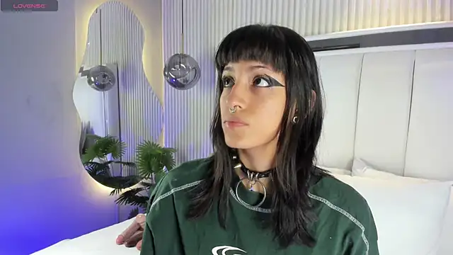 ViolettaColinss online show from 06/09/26, 11:33