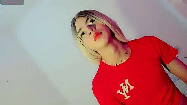 Snapshot of zoe_rous2 chatting on 02/02/26, 02:05 zoe rous2 online show from 02/02/26, 02:05