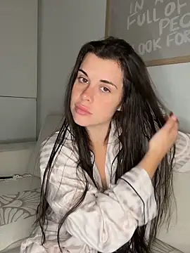 Snapshot of houseofnova chatting on 02/25/26, 08:40 houseofnova online show from 02/25/26, 08:40