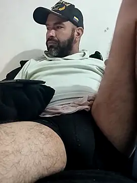 Snapshot of hairyandbigmann chatting on 02/11/26, 02:27 hairyandbigmann online show from 02/11/26, 02:27