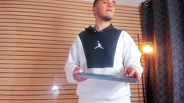 TheBatMansion online show from 04/21/26, 01:42