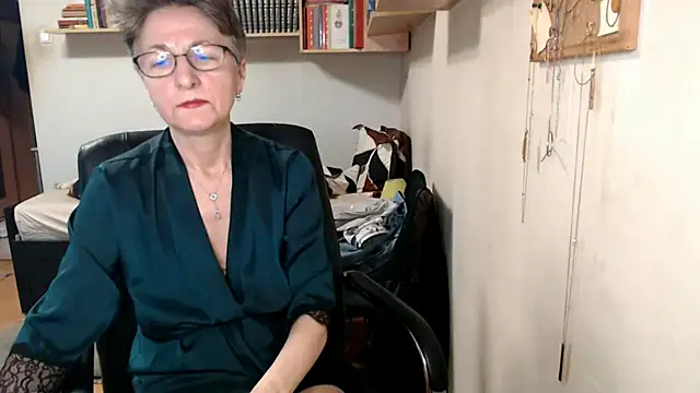 katemodel online show from 10/29/25, 07:54