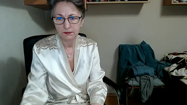 katemodel online show from 11/14/25, 06:01