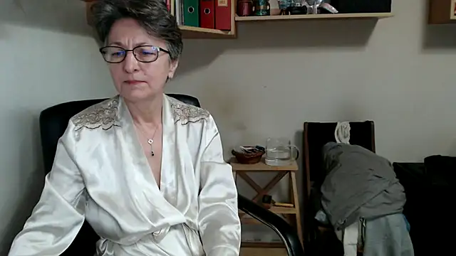 katemodel online show from 11/19/25, 09:42