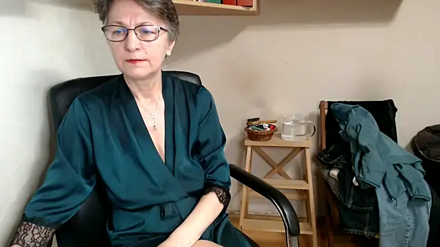 katemodel online show from 12/03/25, 08:12