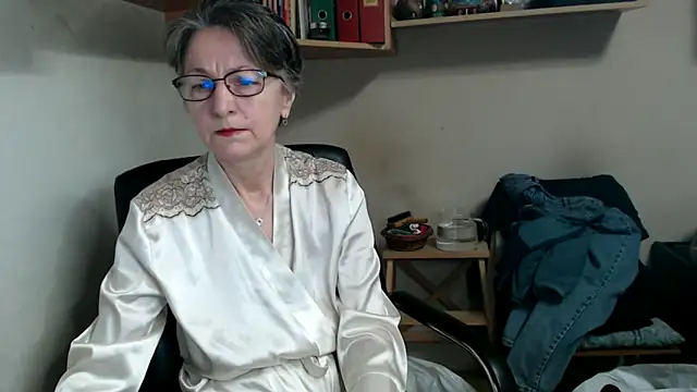 katemodel online show from 12/17/25, 07:47