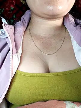 Snapshot of Reina_Fcup01 chatting on 02/04/26, 01:06 Reina Fcup01 online show from 02/04/26, 01:06