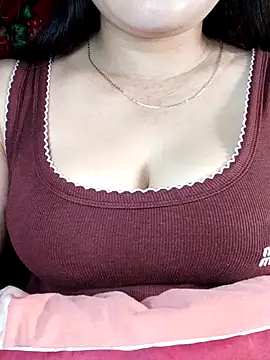 Snapshot of Reina_Fcup01 chatting on 02/06/26, 01:10 Reina Fcup01 online show from 02/06/26, 01:10