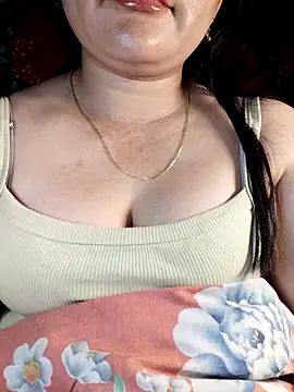 Snapshot of Reina_Fcup01 chatting on 02/06/26, 02:20 Reina Fcup01 online show from 02/06/26, 02:20