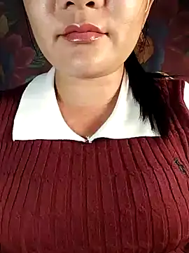 Snapshot of Reina_Fcup01 chatting on 02/18/26, 02:24 Reina Fcup01 online show from 02/18/26, 02:24