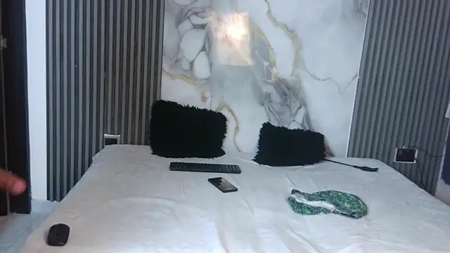 LunandCarlos online show from 04/15/26, 10:10