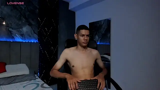 Snapshot of milo_cruz_ chatting on 02/10/26, 02:10 milo cruz online show from 02/10/26, 02:10