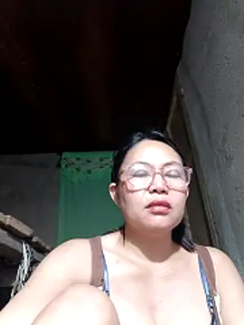 Snapshot of hotpinay_45 chatting on 02/23/26, 09:50 hotpinay 45 online show from 02/23/26, 09:50