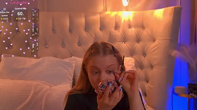 MollyHilton online show from 04/19/26, 07:27