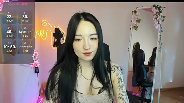 AliceeinWonderlanddd online show from 04/05/26, 02:53