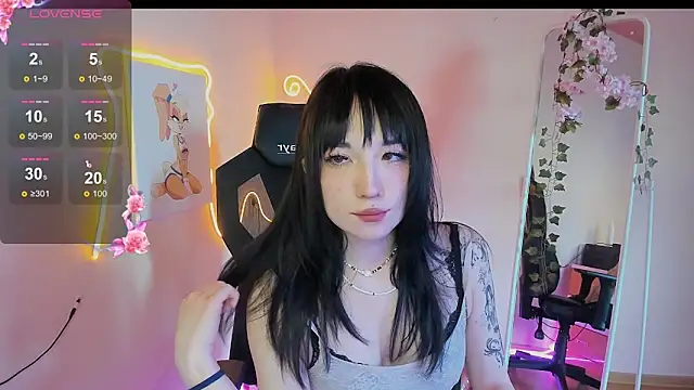 AliceeinWonderlanddd online show from 04/21/26, 02:51