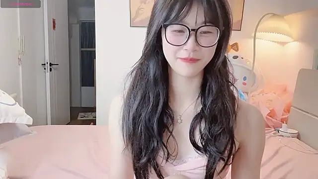Snapshot of Luminous4173 chatting on 05/09/26, 12:32 Luminous4173 online show from 05/09/26, 12:32