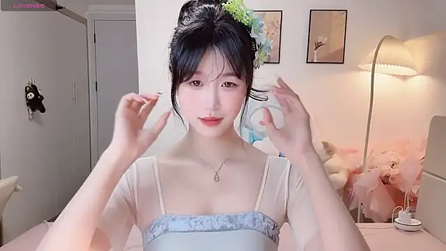 Snapshot of Luminous4173 chatting on 07/26/26, 01:29 Luminous4173 online show from 07/26/26, 01:29
