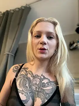 BlondeDoll  online show from 02/11/26, 05:12