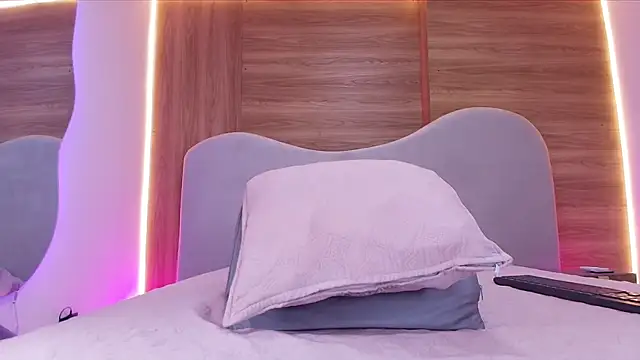 Snapshot of shaina_adams chatting on 02/24/26, 12:03 shaina adams online show from 02/24/26, 12:03