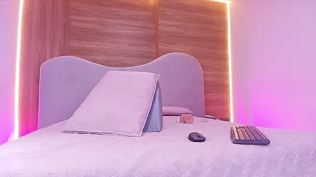 shaina adams online show from 03/04/26, 12:00