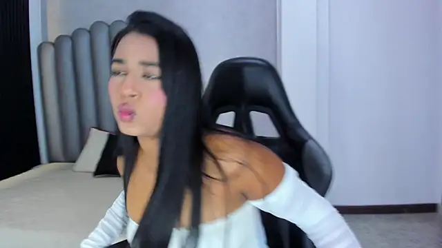 Shirleytaylor- online show from 04/23/26, 12:29