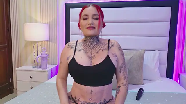 Snapshot of AlejandraMartinezz chatting on 02/11/26, 02:00 AlejandraMartinezz online show from 02/11/26, 02:00