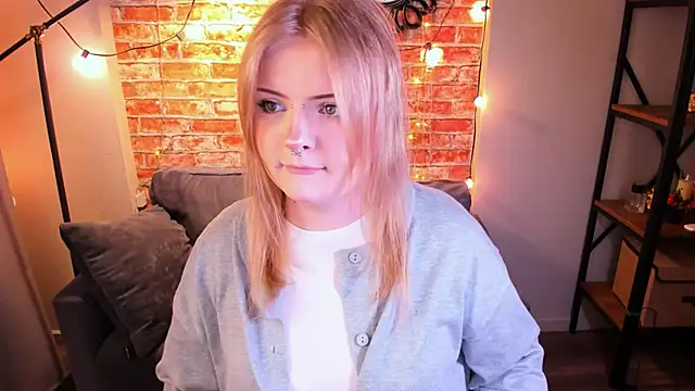 Snapshot of Emily_Coyness chatting on 02/25/26, 04:49 Emily Coyness online show from 02/25/26, 04:49