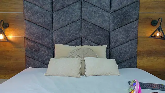 Snapshot of AnnieRouse__ chatting on 02/21/26, 11:44 AnnieRouse online show from 02/21/26, 11:44