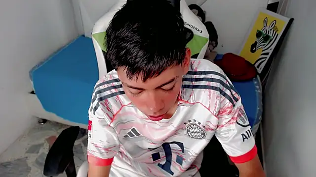 Snapshot of Liarr_ chatting on 02/06/26, 08:01 Liarr online show from 02/06/26, 08:01