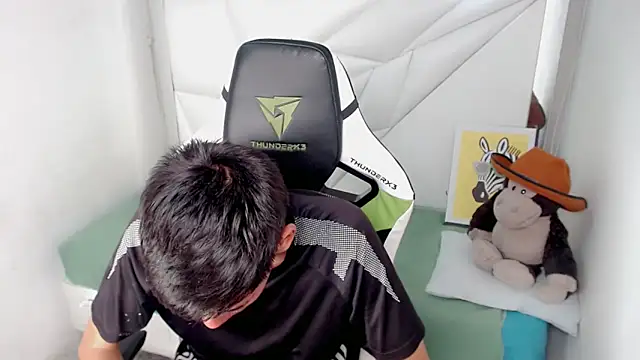 Snapshot of Liarr_ chatting on 02/13/26, 07:54 Liarr online show from 02/13/26, 07:54