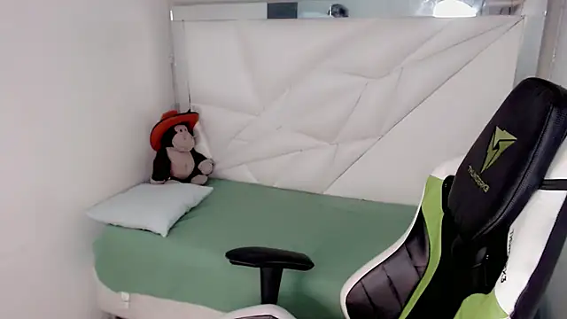 Snapshot of Liarr_ chatting on 02/20/26, 07:58 Liarr online show from 02/20/26, 07:58