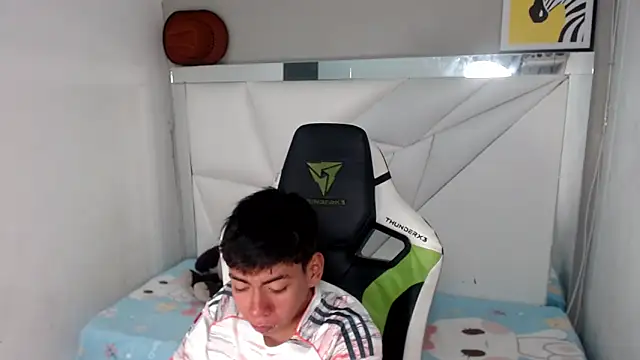 Snapshot of Liarr_ chatting on 02/22/26, 08:07 Liarr online show from 02/22/26, 08:07