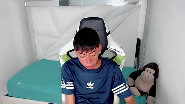 Snapshot of Liarr_ chatting on 02/26/26, 08:19 Liarr online show from 02/26/26, 08:19