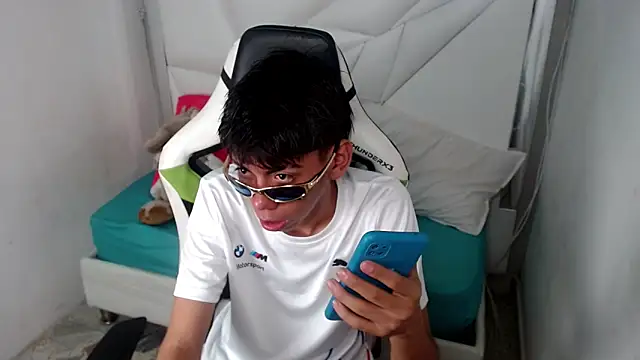 Liarr  online show from 04/21/26, 03:35