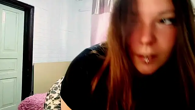 Snapshot of NotYourDoll chatting on 05/19/26, 06:31 NotYourDoll online show from 05/19/26, 06:31