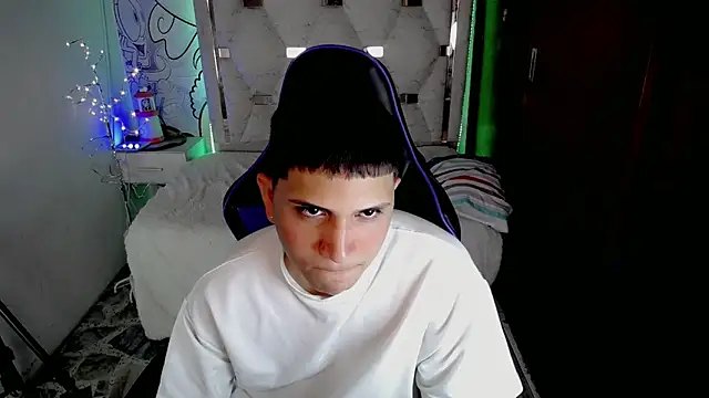 Black diamondd  online show from 04/23/26, 03:36