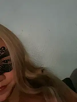 Snapshot of Karenhot11 chatting on 02/01/26, 03:05 Karenhot11 online show from 02/01/26, 03:05