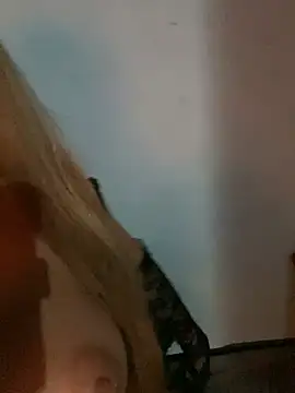 Snapshot of Karenhot11 chatting on 02/22/26, 01:40 Karenhot11 online show from 02/22/26, 01:40