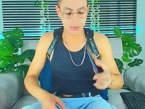 ThiiagoSaeenz online show from 04/08/26, 04:40