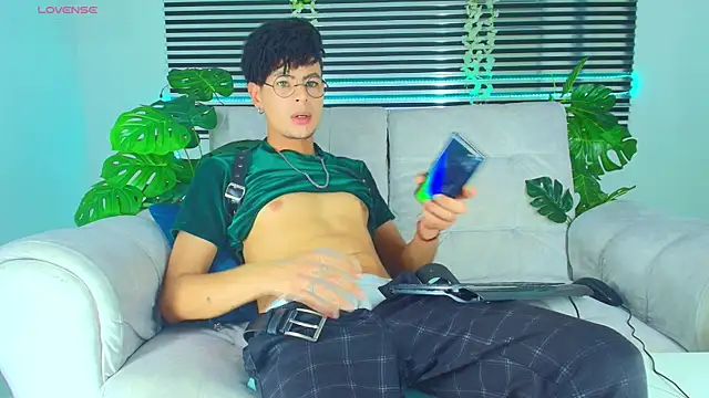 ThiiagoSaeenz online show from 04/16/26, 09:50