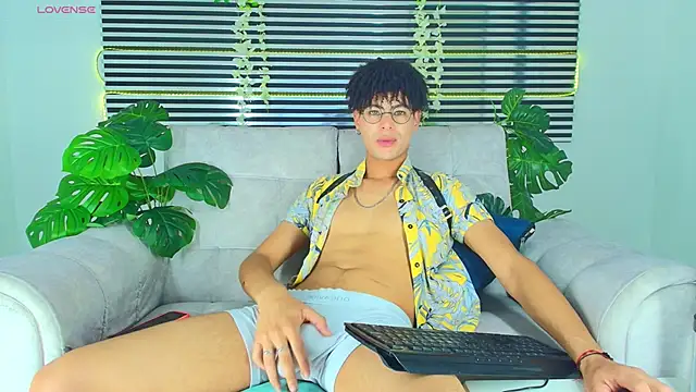 ThiiagoSaeenz online show from 04/19/26, 09:17