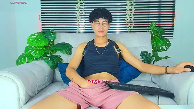 ThiiagoSaeenz online show from 04/21/26, 05:28