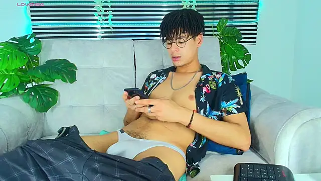 ThiiagoSaeenz online show from 04/24/26, 03:42