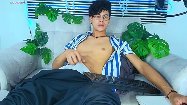 ThiiagoSaeenz online show from 05/23/26, 05:28