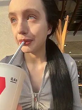 MiaTee online show from 02/06/26, 04:06