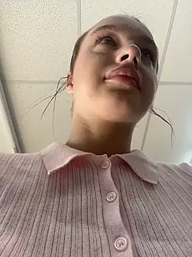 MiaTee online show from 04/12/26, 02:05